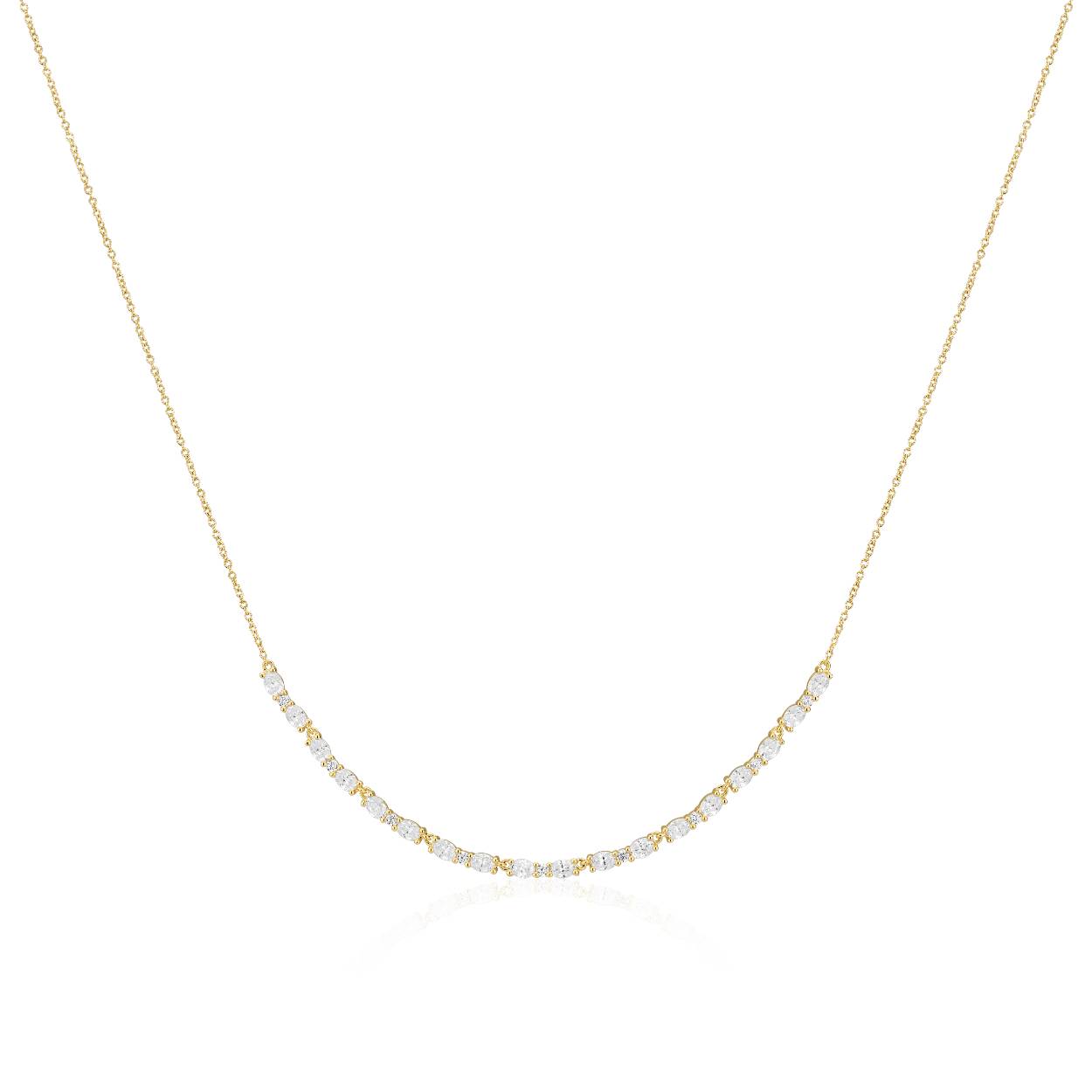 Collier gemaakt van 18 karaats verguld 925 sterling zilver, gepolijst oppervlak met facetgeslepen witte zirkonia's.
Ook verkrijgbaar in zilveren uitvoering.

Afmetingen ketting: kettinglengte tot 45 cm - verstelbaar
