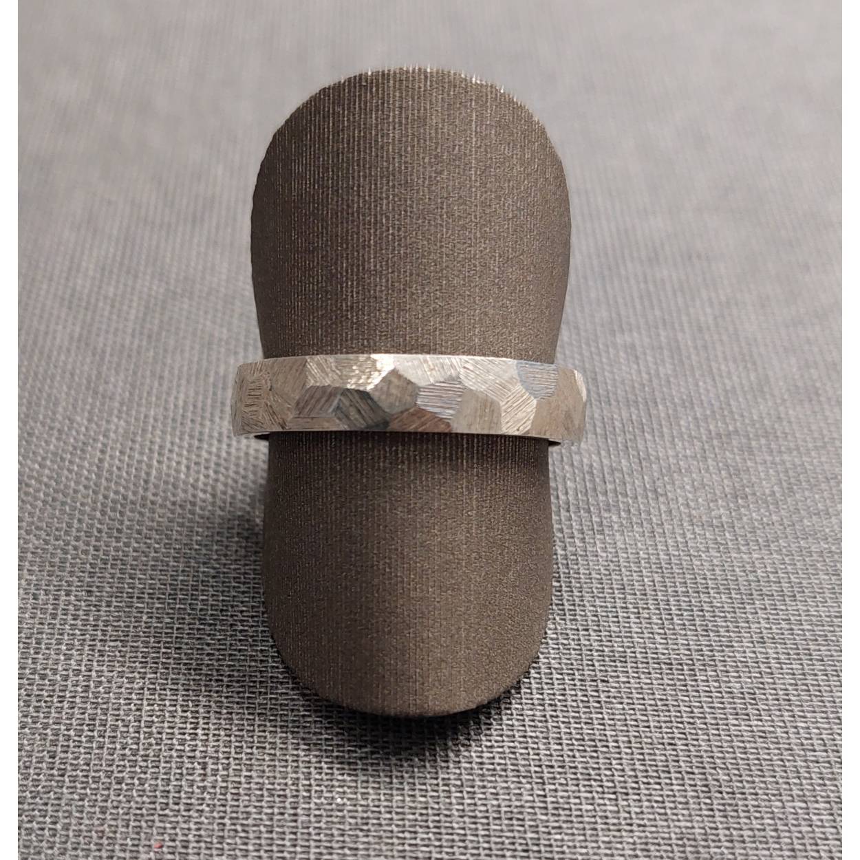 Zilveren ring hamerslag