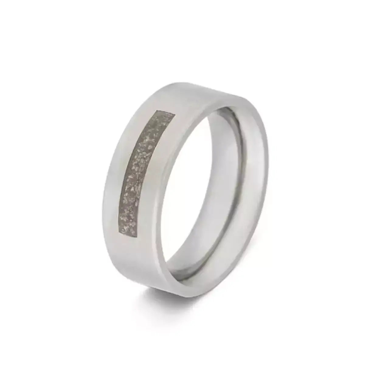 ring met brede as-streep. Dit sieraad wordt zichtbaar aan de voorkant gevuld met as en wordt vermengd met onze speciale hars.