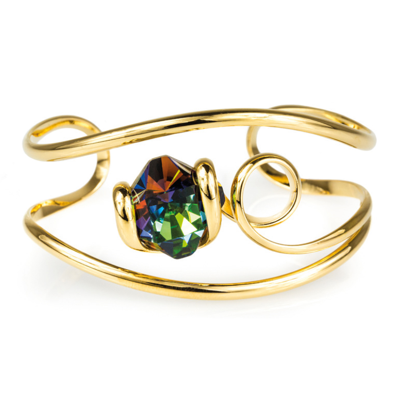 De sieraden van Andrea Marazzini worden ontworpen en handgemaakt in Italië. Dit sieraad is gemaakt van goud verguld metaal in combinatie met kristal van hoge kwaliteit. Het materiaal is hypoallergeen en nikkelvrij. Ieder Andrea Marazzini sieraad is uniek en een schoonheid voor het oog. 

Sieraad type: Armband

Collectie: Vega
Steenkleur: Vitral Medium
Steengrootte: VEG