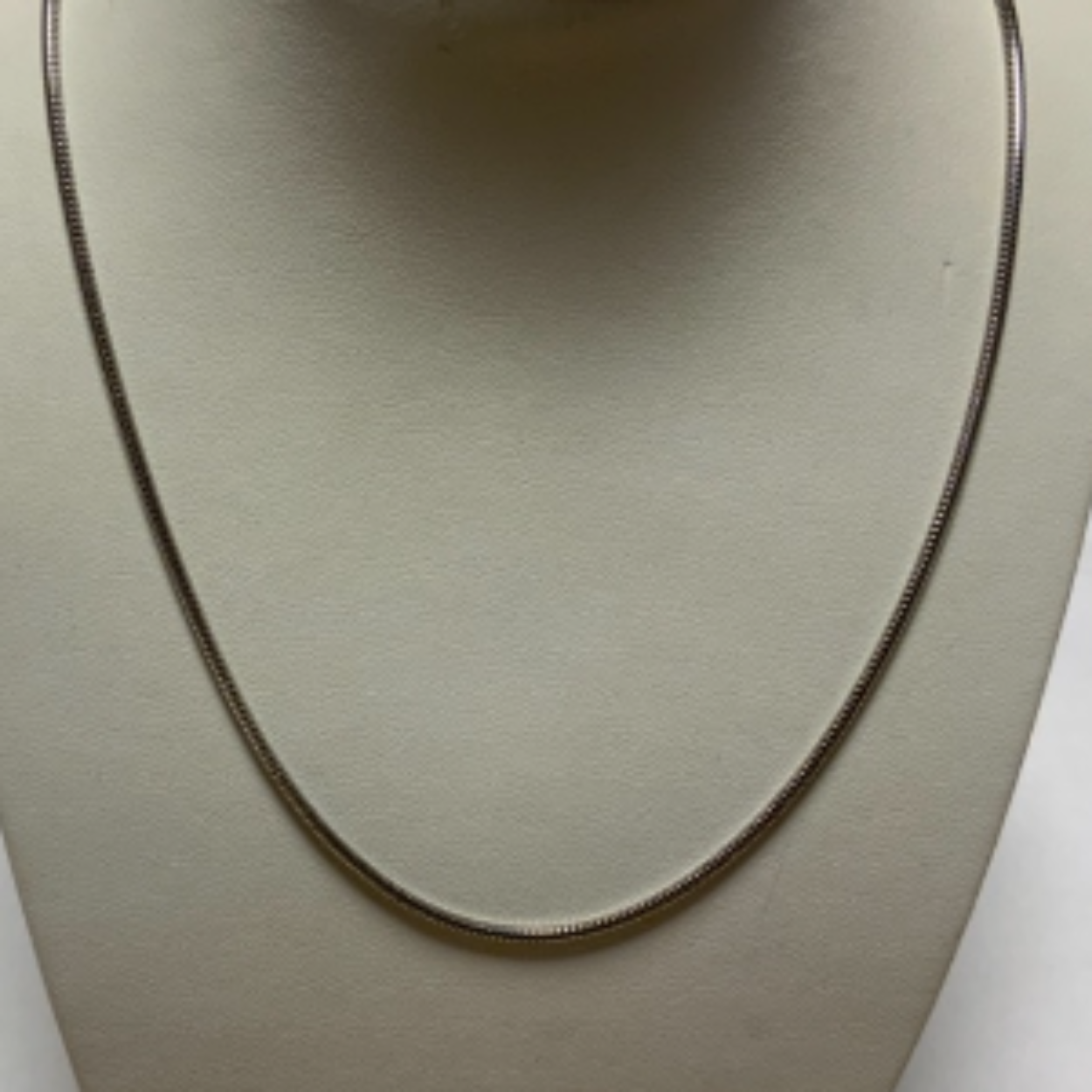 Witgoud slang collier 45 cm.
