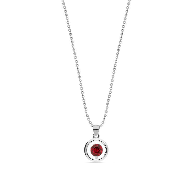Deze Punct collectie wordt gekenmerkt door een licht doch luxueus ontwerp dat niet zal misstaan op een black-tie event, maar ook geschikt is voor alledaags gebruik. Dit sieraad is gemaakt van 925 sterling zilver, de allerbeste kwaliteit zilver, en is voorzien van een Swarovski kristal. De ketting bestaat uit meerdere slanke schakels die fijntjes op elkaar aansluiten en die samen een stijlvol geheel vormen. Aan de voorkant is de ketting voorzien van een hanger die bestaat uit een slank oogje met daaronder een opengewerkte cirkel met een Scarlett Swarovski kristal dat mooi glinstert. Aan de achterkant is de ketting voorzien van een handige karabijnsluiting, waardoor u deze ketting gemakkelijk om- en afdoet.