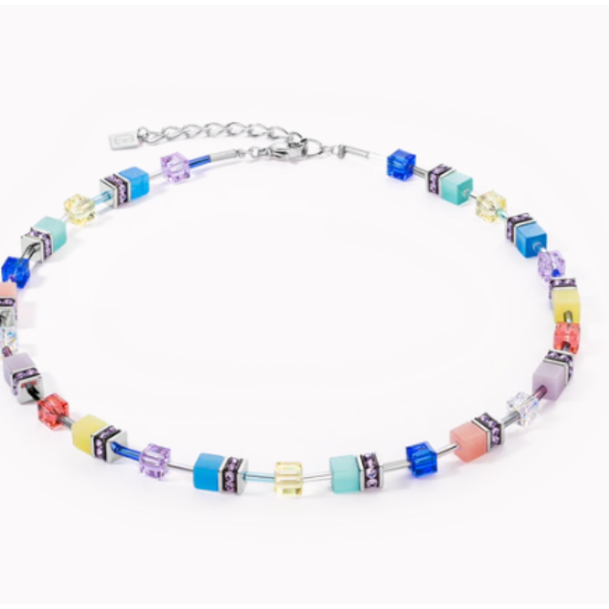 Dit is een collier van het merk Coeur de Lion gemaakt voor dames.