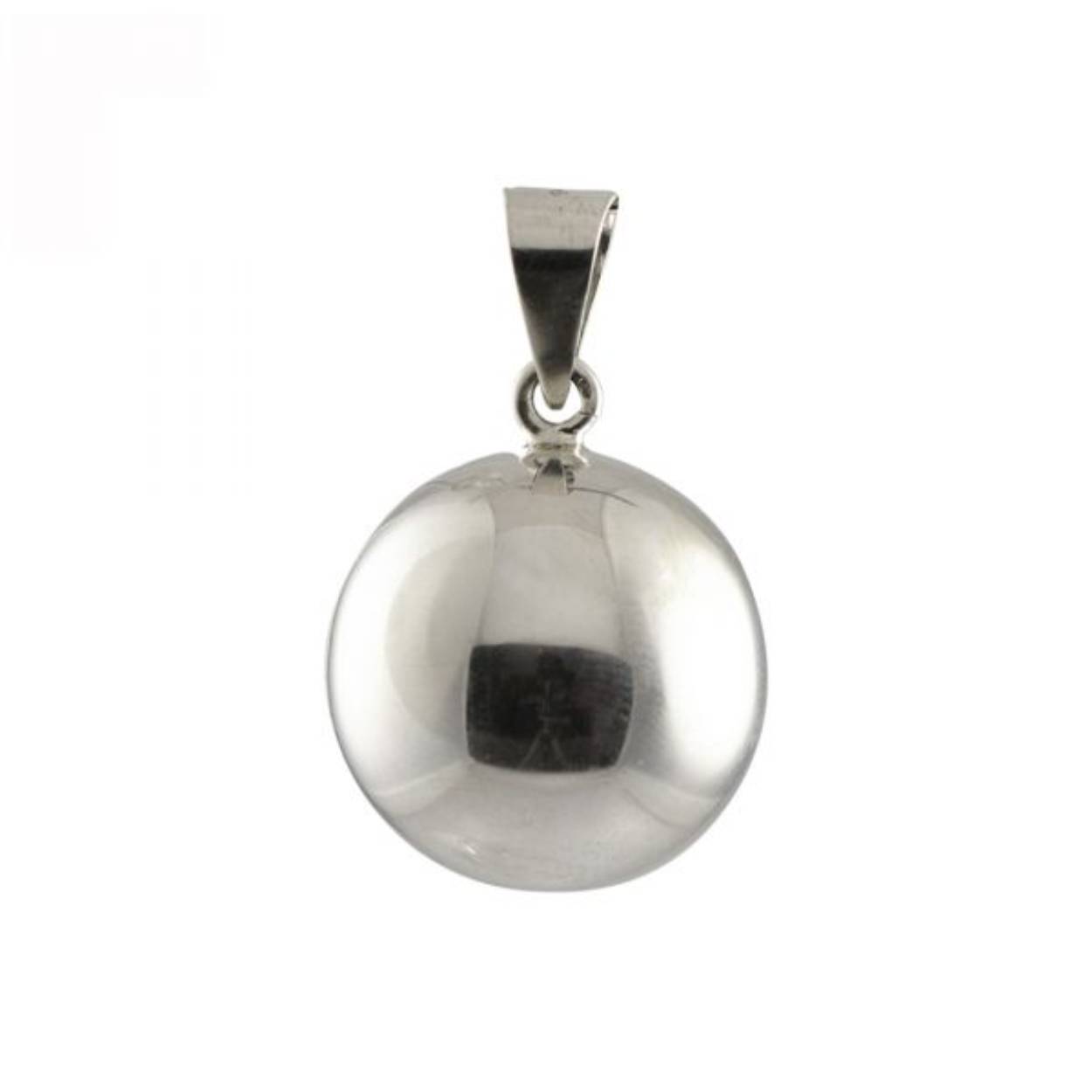 Zilveren hanger zwangerschapsbal/muziekbel. De hanger kan tijdens de zwangerschap over de buik gerold worden en na de geboorte zal de baby het geluid herkennen en doorgaans als geruststellend ervaren. De bedel is gepolijst afgewerkt en kan aan een collier gehangen worden.