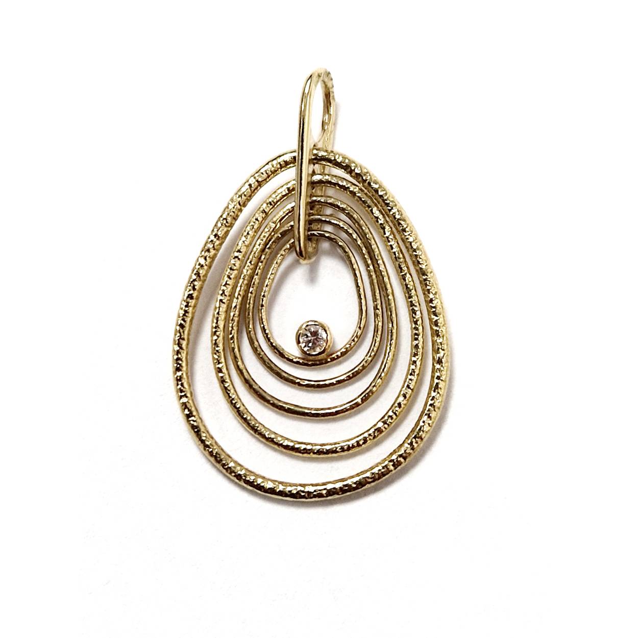 gouden hanger met diamant 0,047