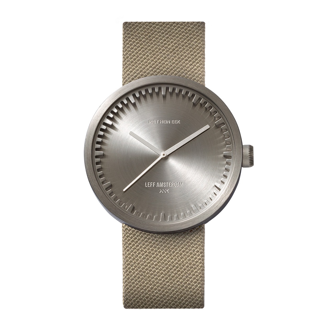 LT72003

Een stalen horloge met textiel/leren band.