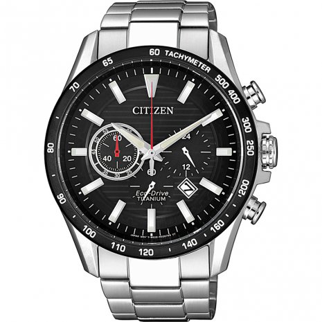 Dit Citizen horloge heeft een titanium kast met een diameter van 43mm en is voorzien van een titanium band. In de kast bevindt zich een kwaliteitsuurwerk en is afgewerkt met saffierglas.

Het horloge is 10ATM. Dit betekent dat het horloge geschikt is voor zwemmen. Verder wordt het horloge geleverd met 2 jaar wereldwijde garantie.
