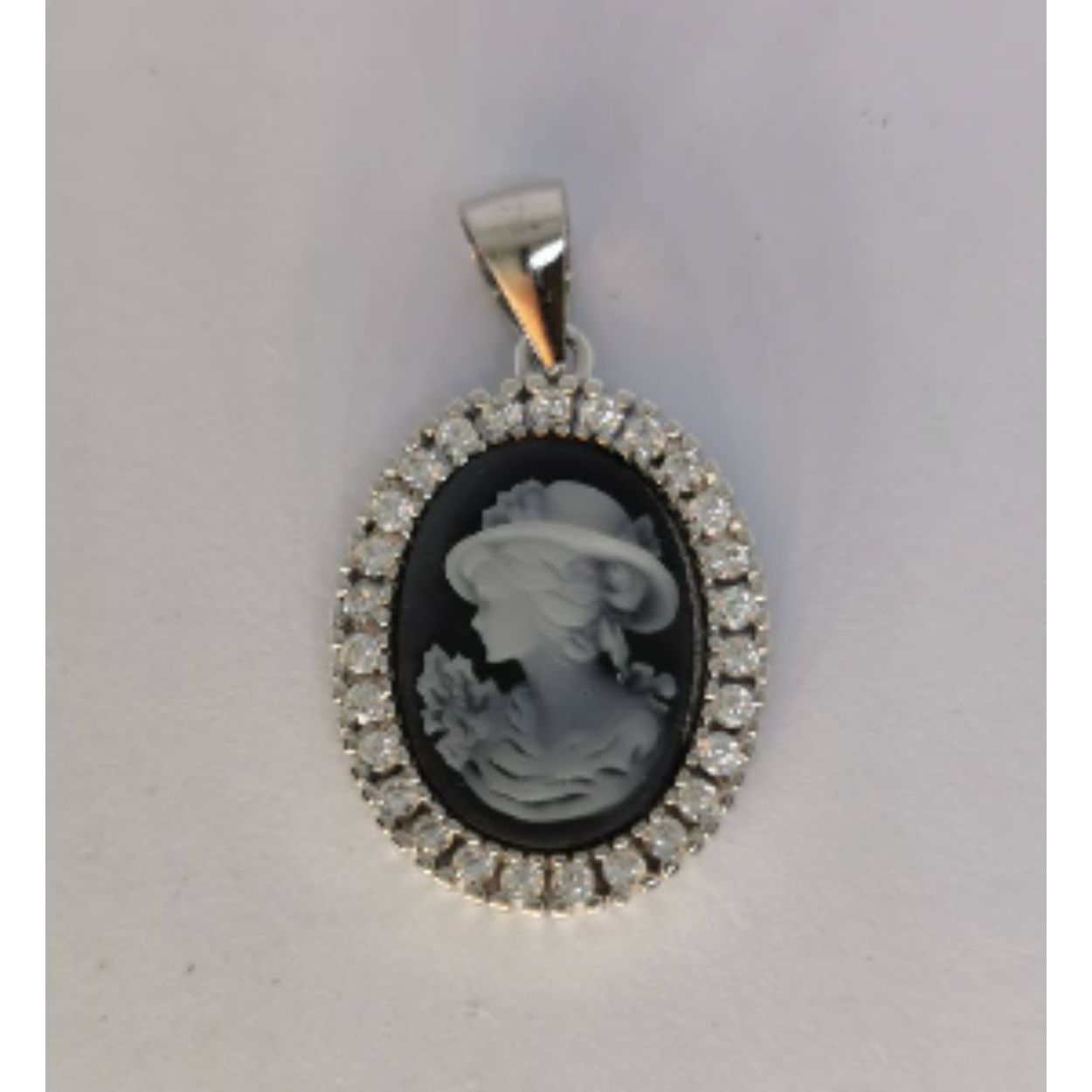 Zilveren hanger camee bezet met zirkonia's 