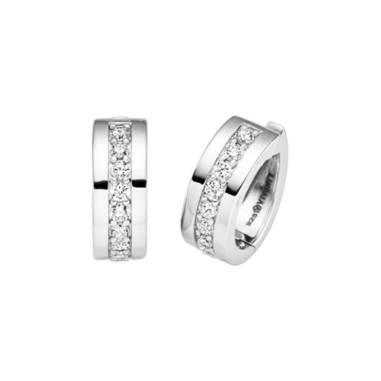 Prachtige zilveren oorsieraden met zirkonia. 
Combineer deze met een bijpassend collier.