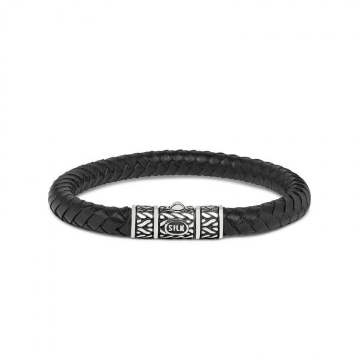 Deze nieuwste SILK armband heeft een gedecoreerde sluiting. Een vernieuwd stuk handwerk voor zowel heren als dames.