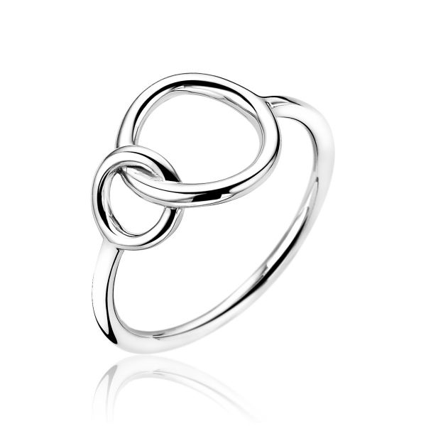 ZINZI zilveren ring, waarbij twee ronde vormen in elkaar verweven zijn. De ring is vervaardigd van eerste gehalte zilver (925) en voorzien van een extra rodium laag voor een langdurige glans.