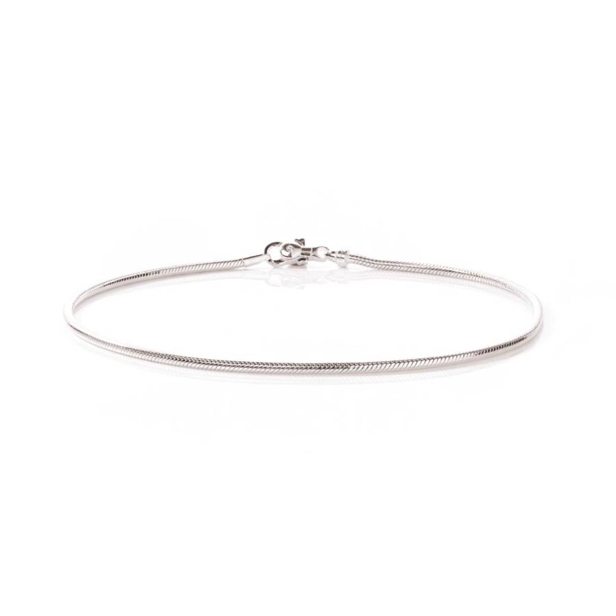 Tedora zilver slang collier met fantasie slot. Lengte van het collier is 42cm