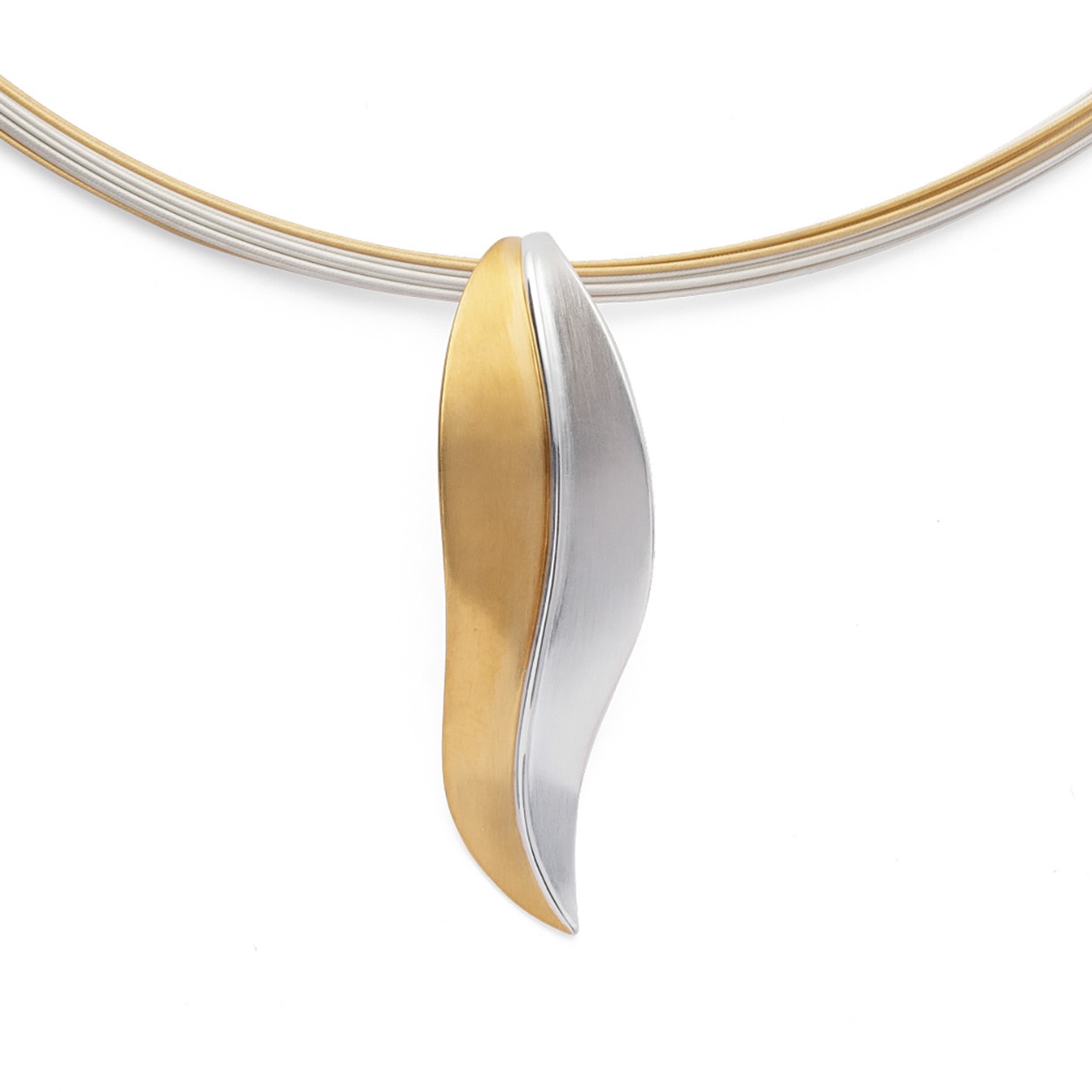 43440

Hanger is exclusief collier