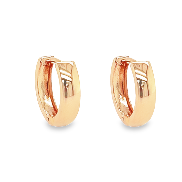 Deze 14-karaats rosé gouden oorringen zijn volledig glad gepolijst en is hiermee een echte klassieker onder de sieraden. Deze oorringen zijn perfect voor iemand wie houdt van rosé goud.