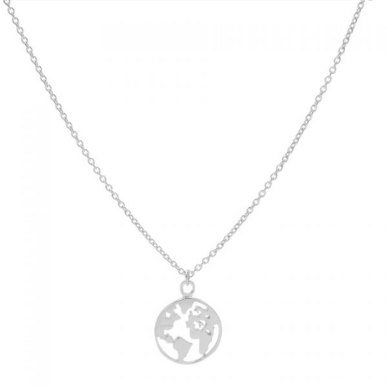 Karma zilveren ketting met een hanger met een afbeelding van de aardbol.