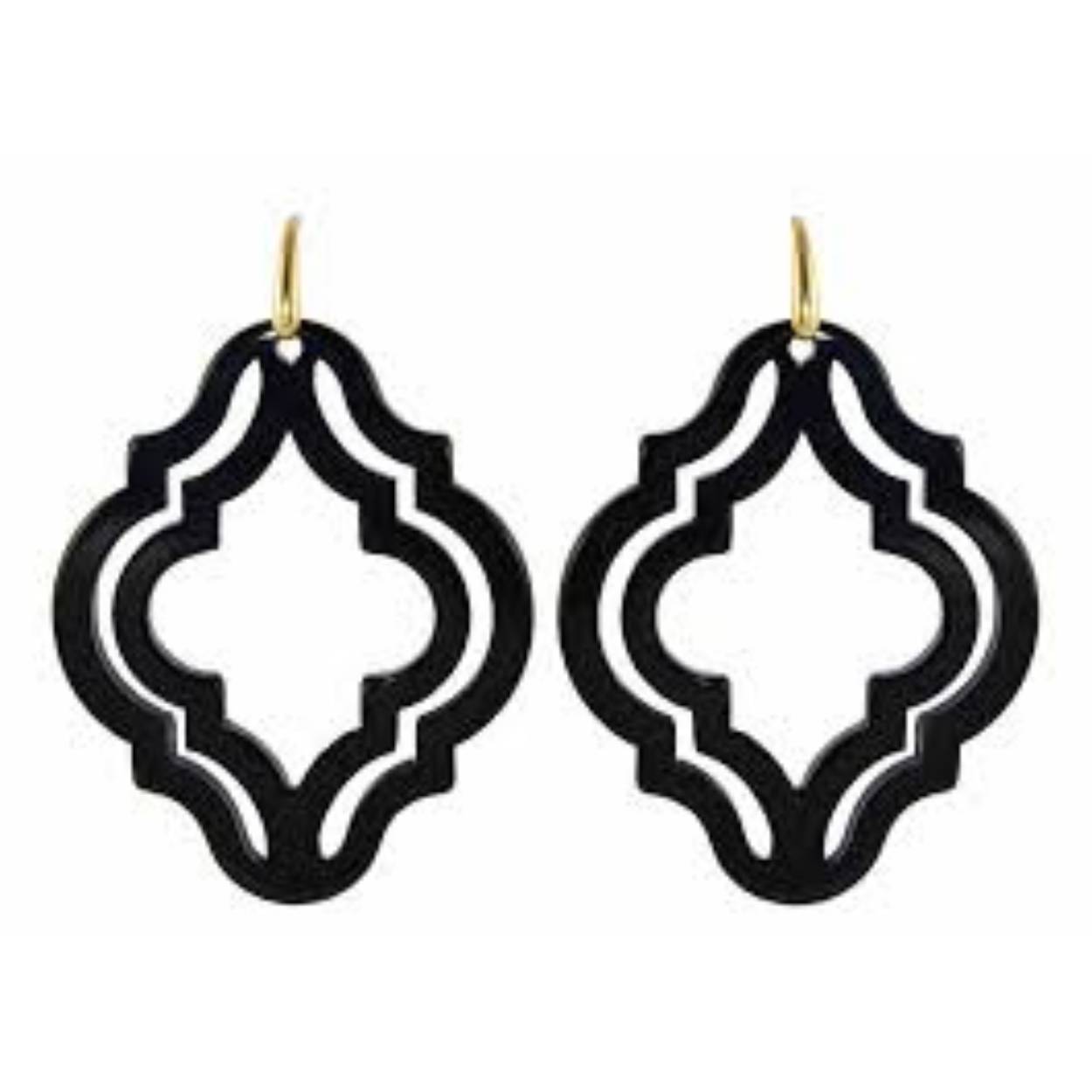 Ahlan, oftewel ‘Welkom’ in de wereld van Miccy’s. Ook deze statement oorbellen zijn gemaakt van zeer hoge kwaliteit kunsthars. Stuk voor stuk afgewerkt met de hand in ons atelier in Nederland. De oorbellen zijn voorzien van met 18 karaat goud vergulde oorhaakjes met een basis van 925 zilver. Opvallend, maar toch stijlvol en exclusief, want slechts in kleine oplage gemaakt.

Zeer licht om te dragen en gemakkelijk in onderhoud. Opvallend maar verfijnd, dat is Miccy's. Zoals altijd zijn de oorbellen afgewerkt met 18k geel-goud vergulde haakjes met 925 zilver als basis. Volkomen vrij van nikkel of andere allergenen.