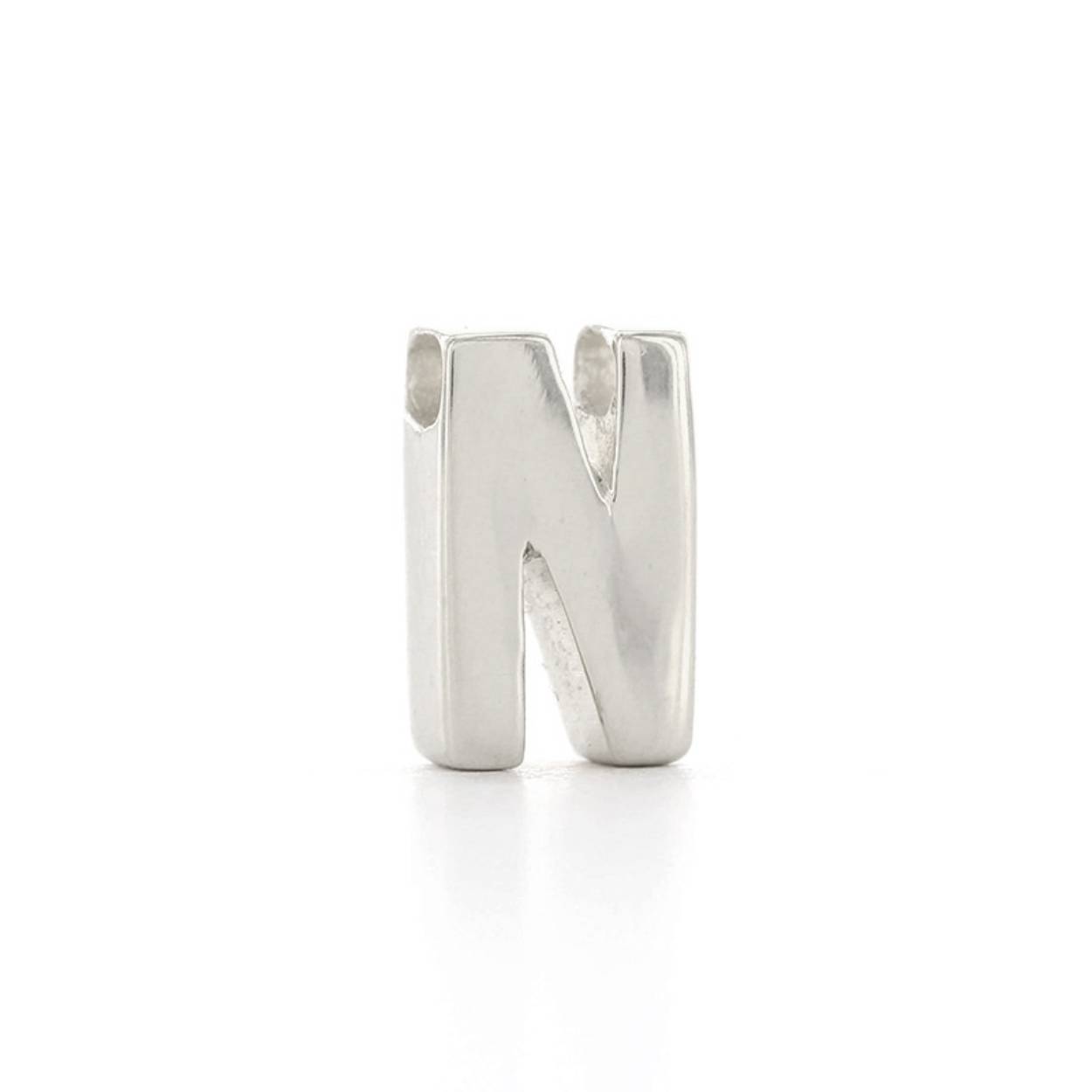 Voor deze hanger heb je een Imotionals ketting nodig. Imotionals kettingen hebben een klein oogje dat door de hanger past.

De collectie hangers en bedels van Imotionals bestaan uit initialen en symbolen. Kies je collier en bedel(s) naar keuze en creëer zo je gepersonaliseerde Necklace.  Je schuif de bedel aan het collier, de lengte kun je zelf bepalen, en hoe leuk is is om 2 of 3 lengtes samen te dragen. Creëer your own Necklace Party.

Imotionals is een zilveren sieradenlijn bestaande uit dunne colliers en hangertjes, het laatste in de vorm van initialen en symbolen. waarmee je door middel van colliers, initialen en symbolen expressie geeft aan jou gevoelens of gedachten.

Een letter sieraad zorgt ervoor dat je jouw look een persoonlijke touch kan geven. Kies voor je eigen letter of de letter van je beste vriendin, vriend, moeder of iemand anders die je dierbaar is. Je kunt er zelfs een hele naam aan hangen, met bijvoorbeeld een hartje of sterretje symbool voor extra betekenis. Ook mega leuk om te geven als cadeautje. Get it before it's gone!