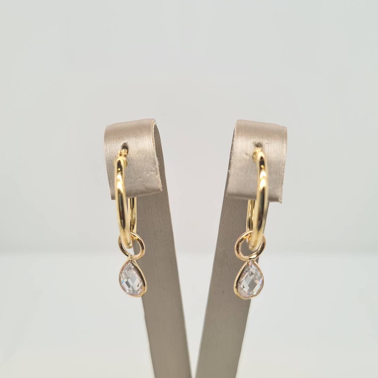Prachtige 14 karaat gouden oorbedels van Zinzi. Prijs is exclusief de oorringen. 