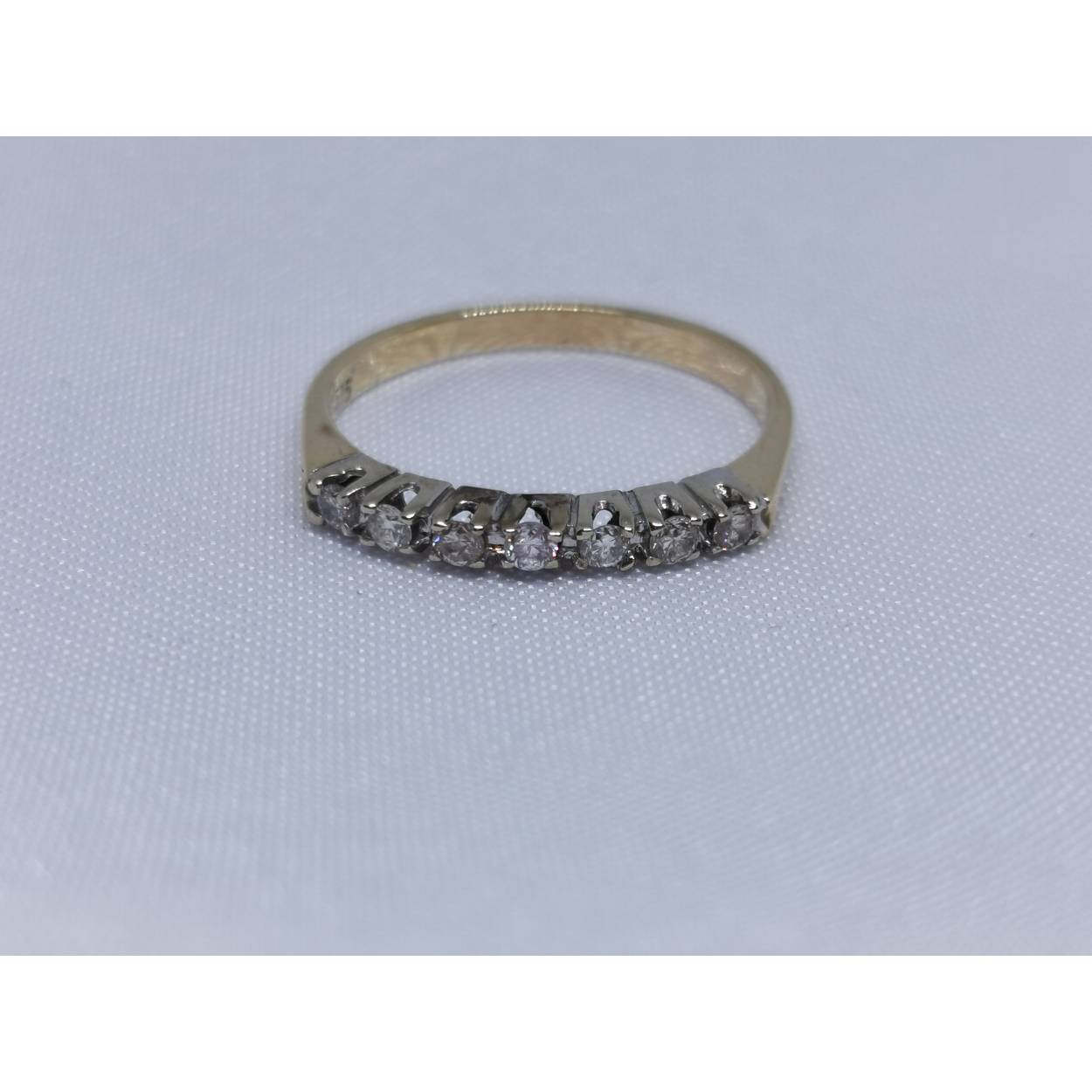
Soort: Diamant
Slijpvorm: briljant
Karaat: 0.03
Helderheid: VS1
Kleur: H
Aantal: 7