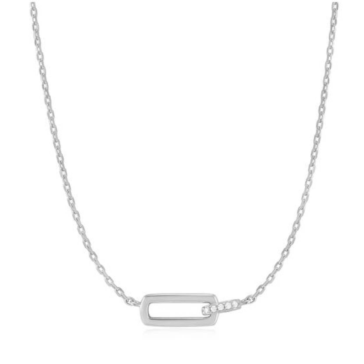 Glam Interlock Necklace 
Deze collectie is geïnspireerd op de twee belangrijkste trends van het najaar: grote, vierkante vormen en véél shine. Deze schakelketting is de perfecte manier om op deze trend in te spelen, met het schakeldetail en de sprankelende rij zirkonia's. Perfect voor chique overdag of in de avond.

HET MERK
Geïnspireerd door de laatste fashion trends is Ania Haie het toonaangevende sieradenmerk voor hoogkwalitatieve maar ook betaalbare zilveren sieraden, zonder op de kwaliteit in te leveren. Iedere collectie is gebaseerd op de laatste catwalktrends, waardoor Ania Haie snel tot hét sieradenmerk voor stijlbewuste consumenten is verkozen. Elk sieraad wordt ontworpen om te combineren met andere sieraden waardoor je je eigen look kunt creëren. Maar ook zijn Ania Haie sieraden opvallend genoeg om op zichzelf te dragen. Sieraden uit de Ania Haie collectie zijn altijd gemaakt van 925 zilver met een finish van rhodium of van 14kt goud.

SPECIFICATIES
- Glam Interlock Necklace 
- Ketting
- 925 zilver gerodineerd
- Lengte verstelbaar: 43 - 48cm
- AH N037-01H