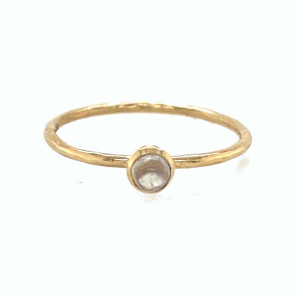 stapelring 14kt goud met cabochon geslepen maansteen
