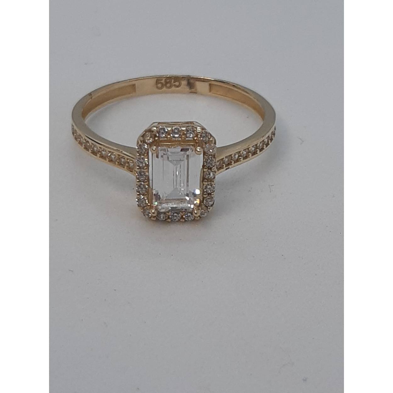 gouden ring 14kmet stenen
