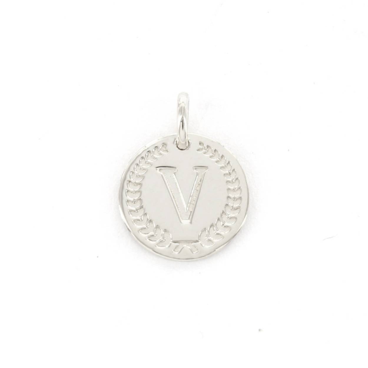 Voor deze hanger heb je een Imotionals ketting nodig. Imotionals kettingen hebben een klein oogje dat door de hanger past.

De collectie hangers en bedels van Imotionals bestaan uit initialen en symbolen. Kies je collier en bedel(s) naar keuze en creëer zo je gepersonaliseerde Necklace.  Je schuif de bedel aan het collier, de lengte kun je zelf bepalen, en hoe leuk is is om 2 of 3 lengtes samen te dragen. Creëer your own Necklace Party.

Imotionals is een zilveren sieradenlijn bestaande uit dunne colliers en hangertjes, het laatste in de vorm van initialen en symbolen. waarmee je door middel van colliers, initialen en symbolen expressie geeft aan jou gevoelens of gedachten.

Een letter sieraad zorgt ervoor dat je jouw look een persoonlijke touch kan geven. Kies voor je eigen letter of de letter van je beste vriendin, vriend, moeder of iemand anders die je dierbaar is. Je kunt er zelfs een hele naam aan hangen, met bijvoorbeeld een hartje of sterretje symbool voor extra betekenis. Ook mega leuk om te geven als cadeautje. Get it before it's gone!