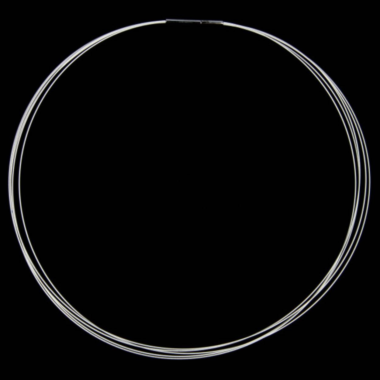 Zilverkleurig edelstalen 5 rijig collier, deze is 45 cm.