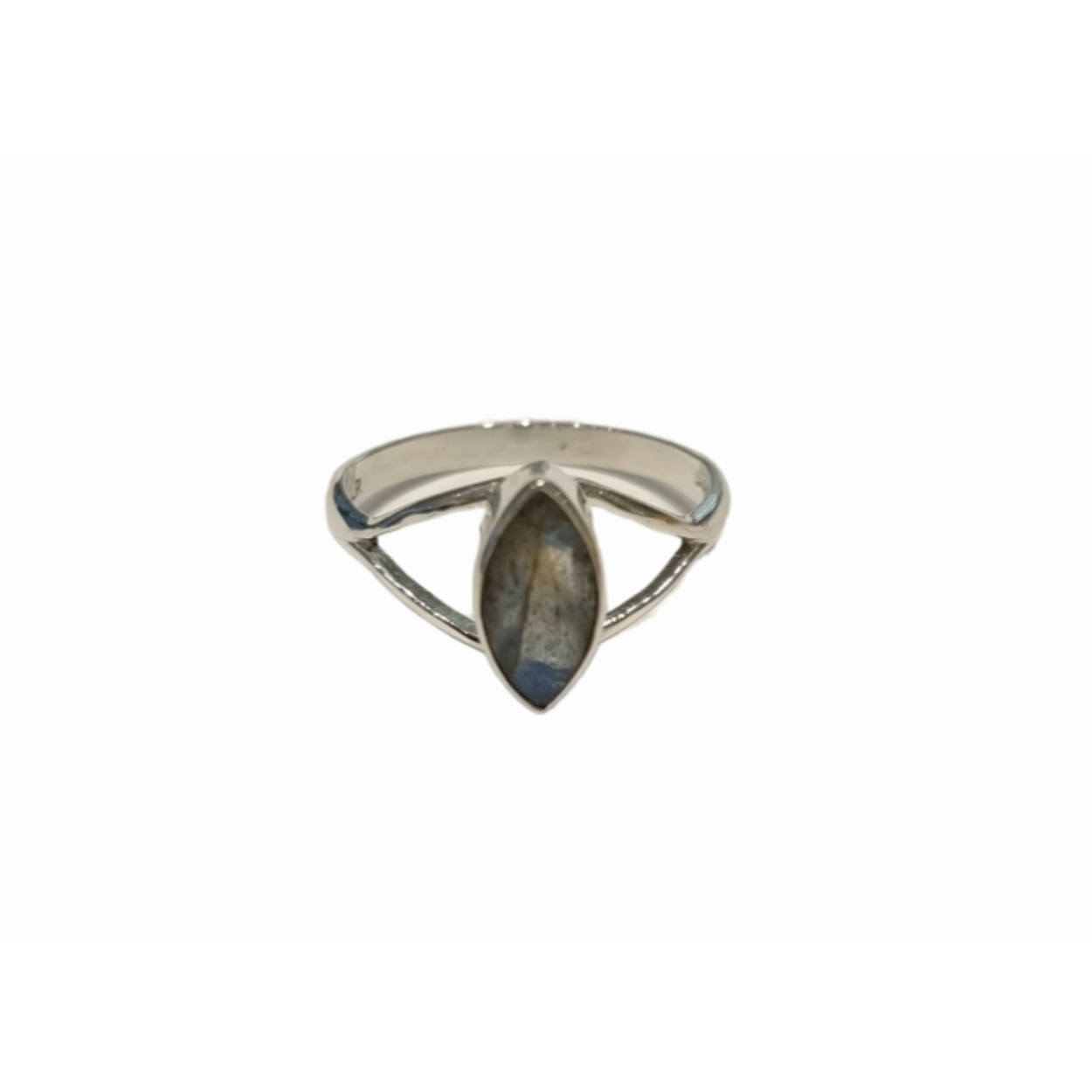 Zilver ring met labodiet.