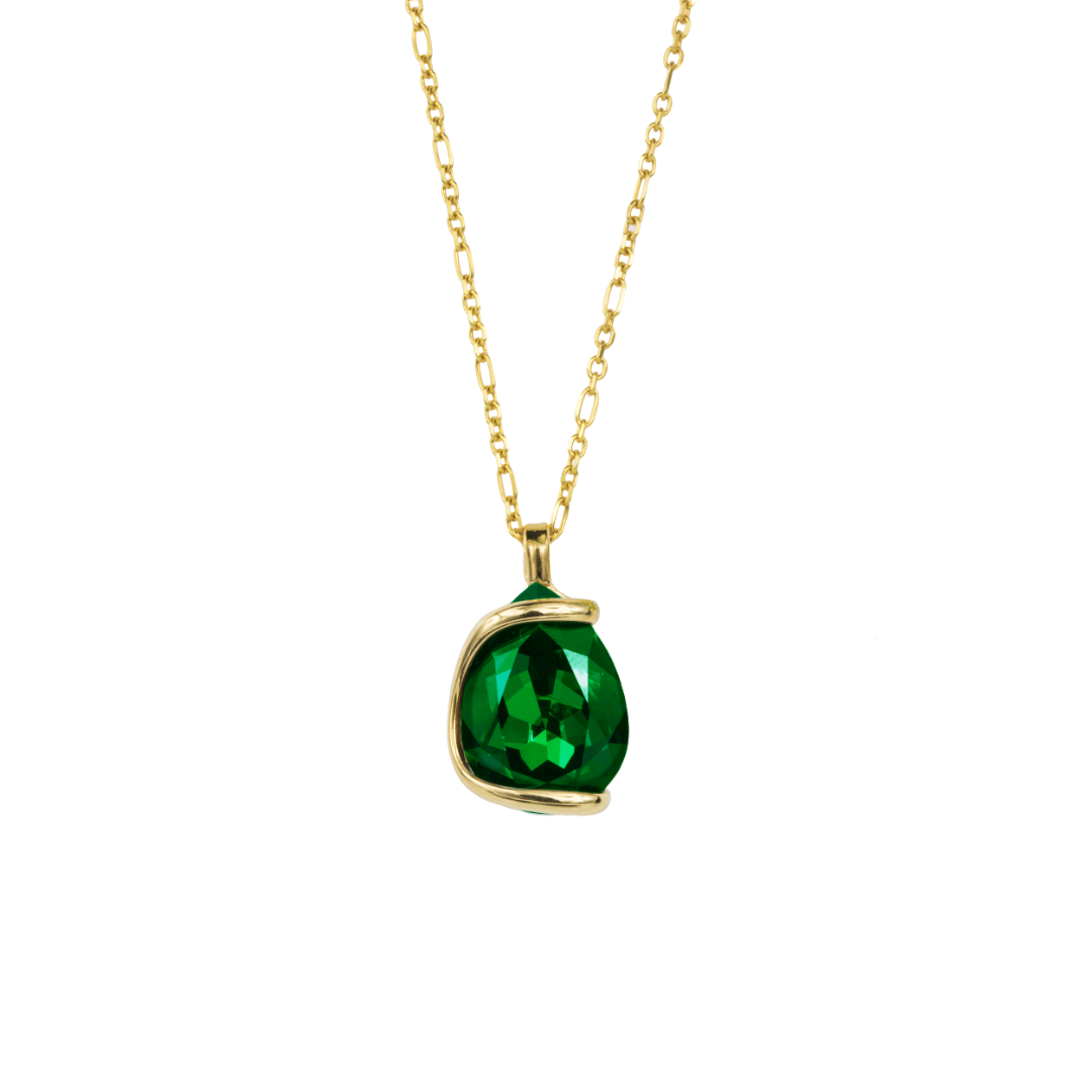 De sieraden van Andrea Marazzini worden ontworpen en handgemaakt in Italië. Dit sieraad is gemaakt van goud verguld metaal in combinatie met kristal van hoge kwaliteit. Het materiaal is hypoallergeen en nikkelvrij. Ieder Andrea Marazzini sieraad is uniek en een schoonheid voor het oog. 

Sieraad type: Hanger inclusief collier

Collectie: Candy Twins
Steenkleur: Emerald
Steengrootte: CAN