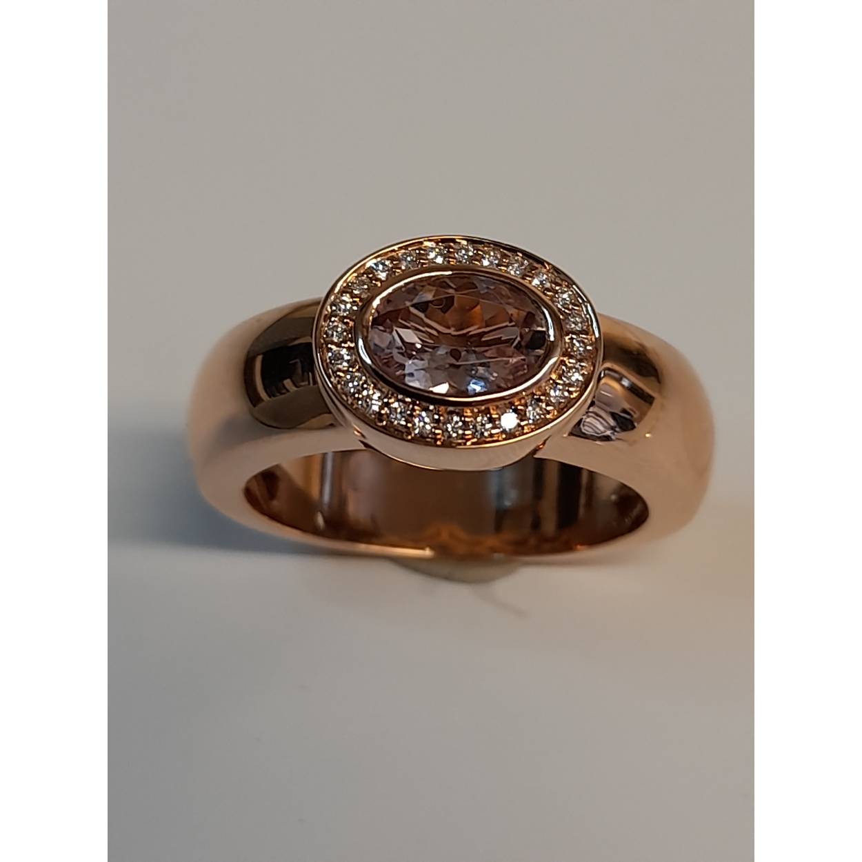 14 krt rose gouden ring met 24-0.09crt briljant en morganiet