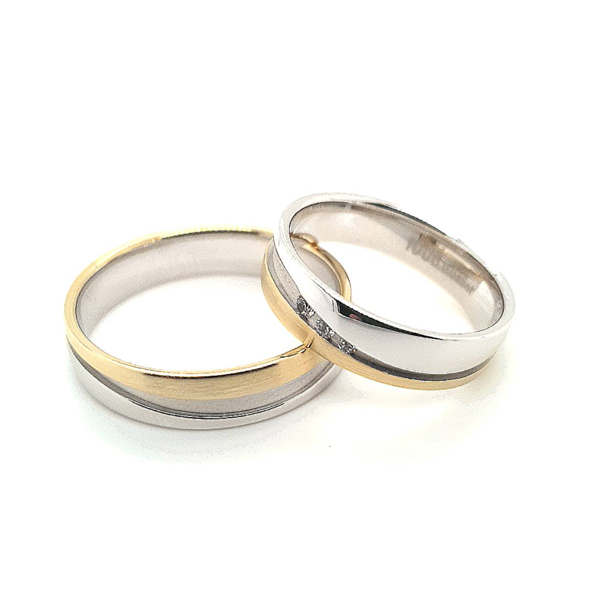 ALLER SPANNINGA GOUDEN RELATIERINGEN MET IN DAMESRING 1X0.010CRT EN 1X0.015CRT EN 1X0.020CRT. DE PRIJZEN KUNNEN AFWIJKEN DOOR WISSELENDE GOUDKOERSEN.
MAAK VRIJBLIJVEND EEN AFSPRAAK EN BESPREEK UW WENSEN.