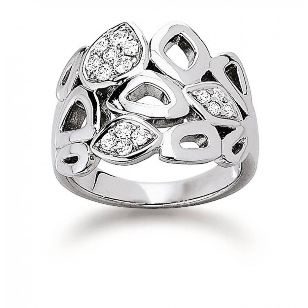 Deze prachtige zilveren ring van Viventy is bezet met zirkonia. De ring heeft een maat van 56 (17.75mm).