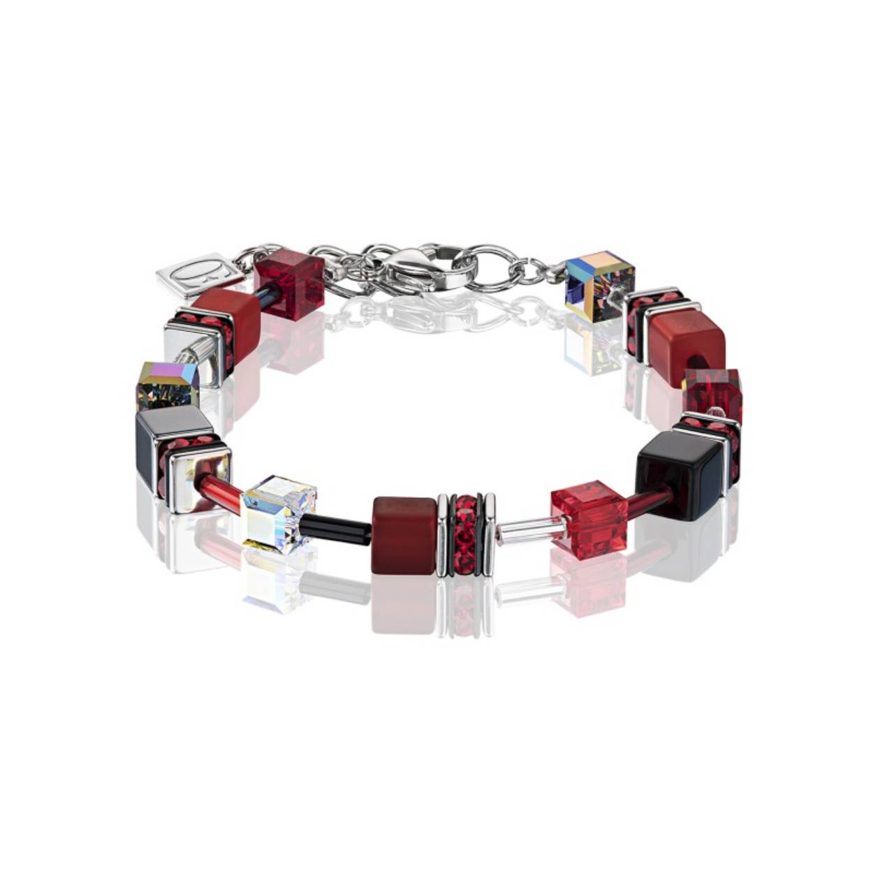 Coeur de Lion armband in feestelijk rood, vervaardigd met polaris, onix, Swarovski kristal, hematiet en staal. De armband heeft een lengte van 18.5cm met een extra extensie van 3cm