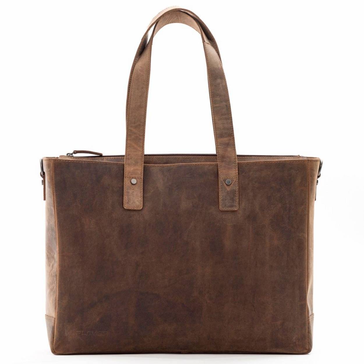 Deze stoere plantaardig gelooide volnerf leren vintage shopper heeft een zeer ruim vak, waarin een uitneembaar gepolsterd afsluitbaar vak voor een 15 tot 15.6 inch laptop is verwerkt. De tas is verder aan de binnenkant voorzien van Plevier® multifunctional pockets voor mobiele telefoon, usb stick, visitekaartjes, pennen, optische muis/adapter, bekabeling en een afneembare leren Plevier® sleutelhanger. De tas is aan de bovenkant afsluitbaar met een rits, waardoor je spullen veilig opgeborgen zijn. Een schouderband met comfortabele schouderpad wordt meegeleverd. Handige tas voor naar het werk, school, universiteit of tijdens het shoppen!
Maat (BxHxD)	B 41 x H 31 x D 11 cm