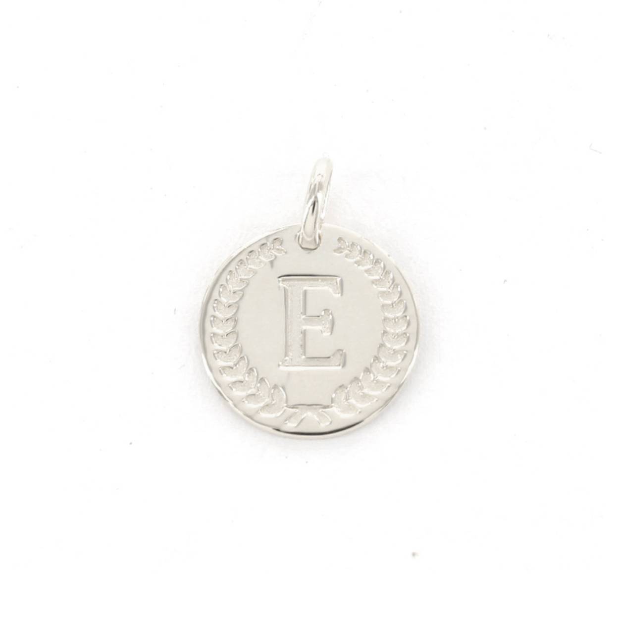 Voor deze hanger heb je een Imotionals ketting nodig. Imotionals kettingen hebben een klein oogje dat door de hanger past.

De collectie hangers en bedels van Imotionals bestaan uit initialen en symbolen. Kies je collier en bedel(s) naar keuze en creëer zo je gepersonaliseerde Necklace.  Je schuif de bedel aan het collier, de lengte kun je zelf bepalen, en hoe leuk is is om 2 of 3 lengtes samen te dragen. Creëer your own Necklace Party.

Imotionals is een zilveren sieradenlijn bestaande uit dunne colliers en hangertjes, het laatste in de vorm van initialen en symbolen. waarmee je door middel van colliers, initialen en symbolen expressie geeft aan jou gevoelens of gedachten.

Een letter sieraad zorgt ervoor dat je jouw look een persoonlijke touch kan geven. Kies voor je eigen letter of de letter van je beste vriendin, vriend, moeder of iemand anders die je dierbaar is. Je kunt er zelfs een hele naam aan hangen, met bijvoorbeeld een hartje of sterretje symbool voor extra betekenis. Ook mega leuk om te geven als cadeautje. Get it before it's gone!