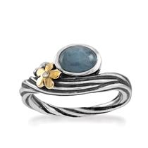Ring - Hawaii
70703803 - Zilver met 14 kt. goud
Deze sterling zilveren ring bevat een 10 x 8 mm aquamarijn steen, afgewerkt met een 14 kt. gouden bloemetje met een 0,005 kt. briljant diamanten kern.
