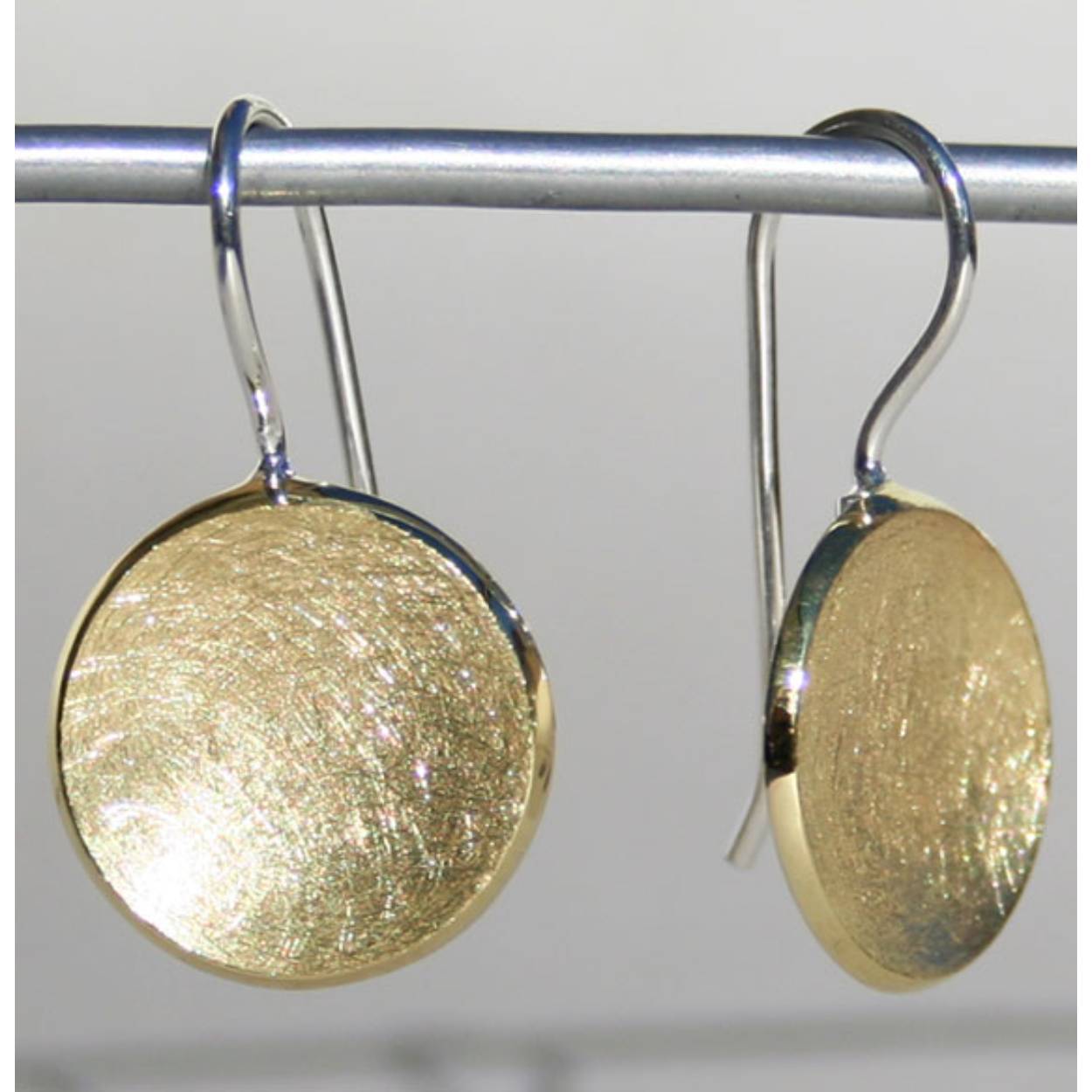 zilver vergulde oorhangers uit de serie "Schale"