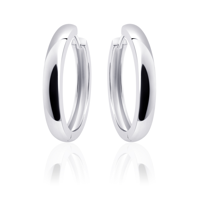 Deze prachtige oorbellen van het merk Gisser zijn gemaakt van zilver. De oorbellen zijn verkrijgbaar in meerdere kleuren en maten. Let op: kleur kan afwijken van de afbeelding.