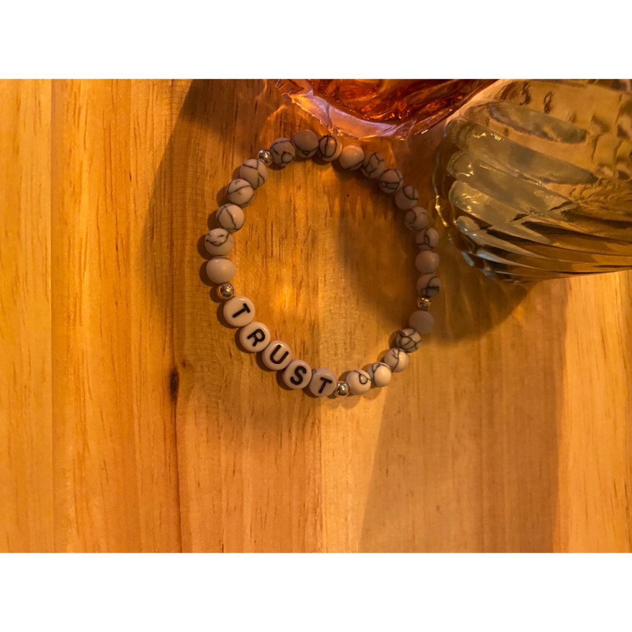 Focus on You.

lief armbandje met natuurstenen en een Positieve tekst om jezelf of iemand anders te motiveren om positief naar jezelf te kijken en elk moment van de dag eraan herinnerd te worden dat jij speciaal bent!!
