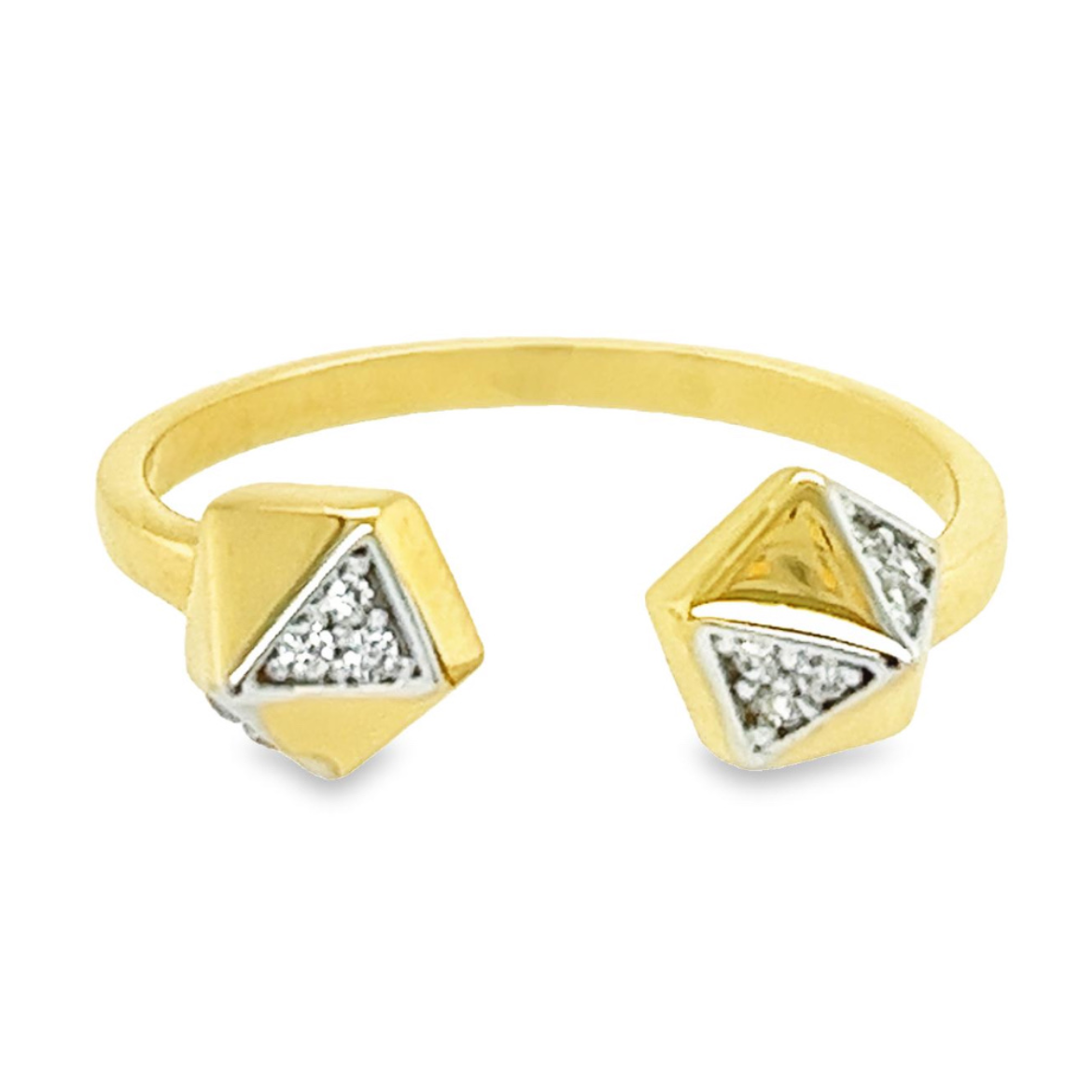 Deze 14-karaats geel gouden ring is ontzettend leuk! Deze 5-hoekige piramides zijn op 2 vlakken gezet met 3 kleine briljant geslepen zirkonia stenen, wat zorgt voor een schitterend effect. De ring is open aan de bovenkant, dit zorgt voor een ontzettend bijzonder effect.