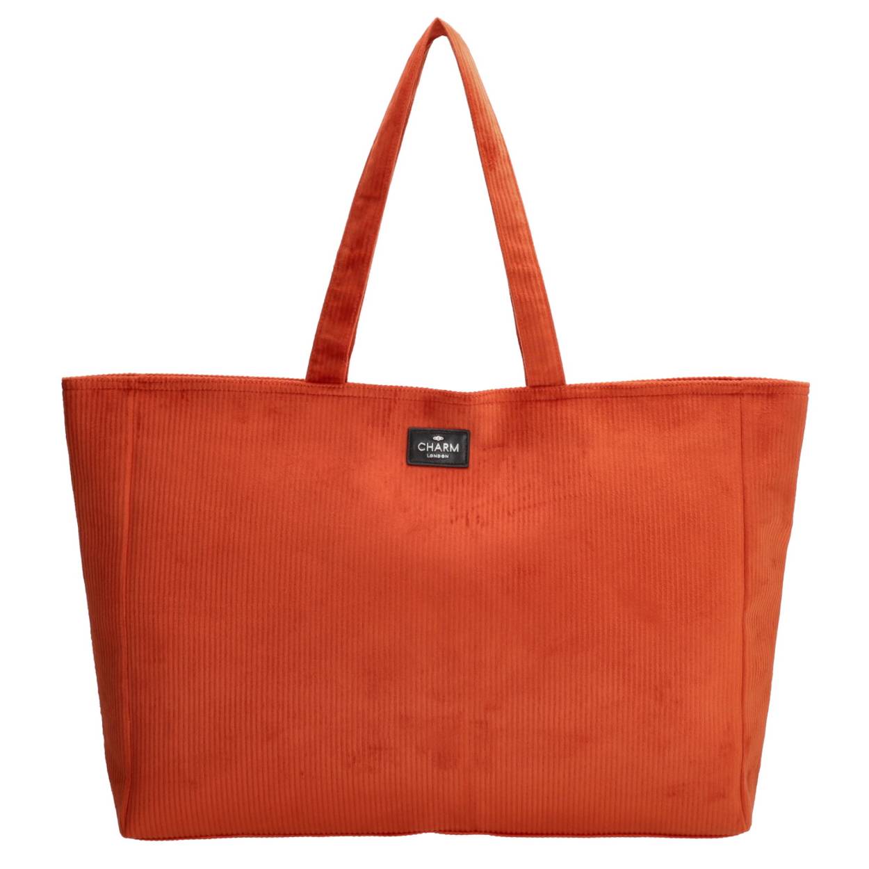 Deze shopper is ideaal in het dagelijkse gebruik. Hij komt uit de Forestdale collectie van Charm London. Je draagt hem aan de stevige handvaten in je hand of aan je schouder. Het is een ruime tas waar jij al je belangrijke spullen in kunt opbergen als je op pad gaat. Ideaal voor een dagje weg of naar school! Ga jij 'm bestellen?

De designs van de Charm London tassen zijn geïnspireerd op de iconische Britse modehoofdstad Londen. We zijn gecharmeerd van de luxueuze materialen en typerende modellen. Verrassende kleurkeuzes en het gedetailleerd vakmanschap inspireert ons fashionable en stijlvolle damestassen te ontwikkelen zodat jij er elke dag fantastisch uit kunt zien! 

De eigenschappen van deze shopper zijn:

Dubbel handvat
Hoofdvak met ritssluiting