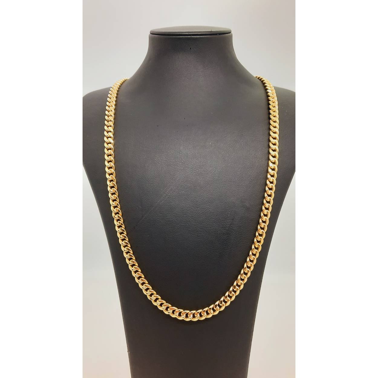 De gouden ketting BREA-RDL-0004047 van undefined merk is een elegante 14kt gourmette ketting van 65 cm, met een breedte van 5,6 mm en een gewicht van 18,98 gram. Perfect glanzend en goudkleurig, straalt deze luxe uit en past ideaal bij elke chique outfit. Draag deze ketting als statement piece voor een verfijnde look.