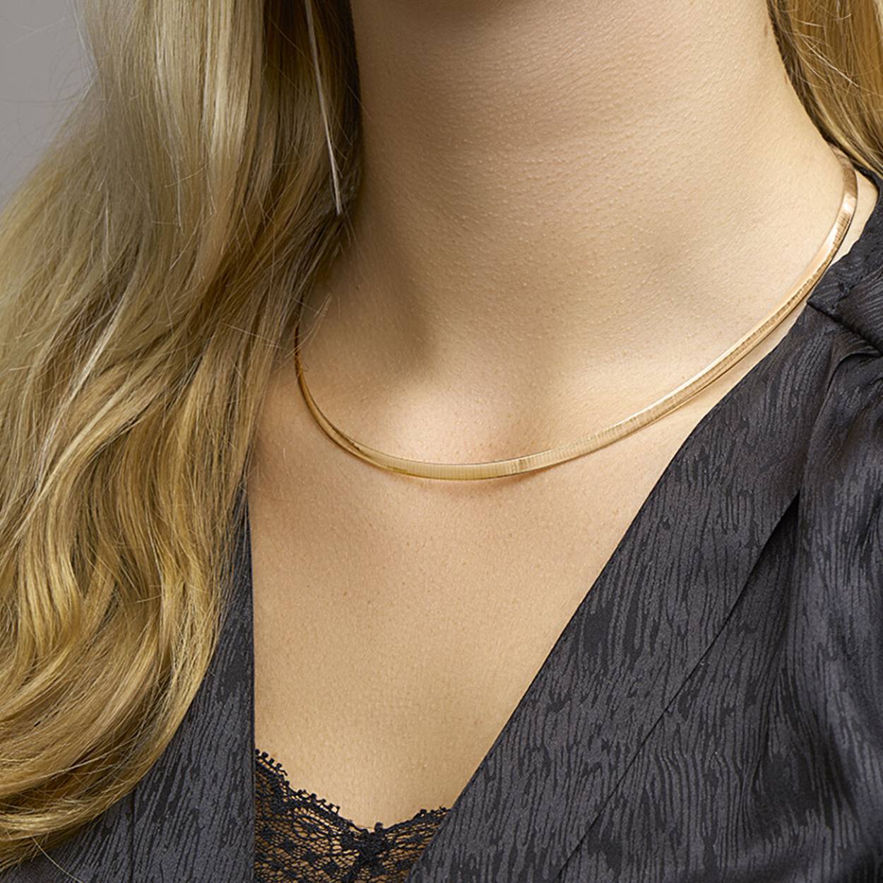 Geelgouden choker

14 karaats

4mm breed

45cm lang