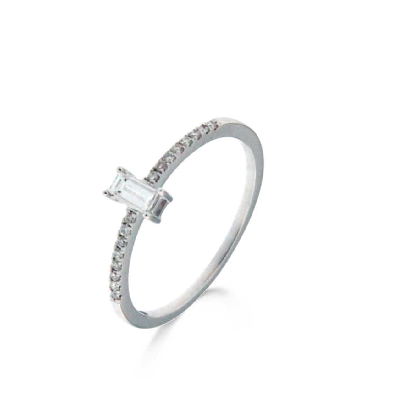 Naiomy ring wit goud 18k gezet met briljant
- 16 diamenten 8p
- 1 diamant 15p