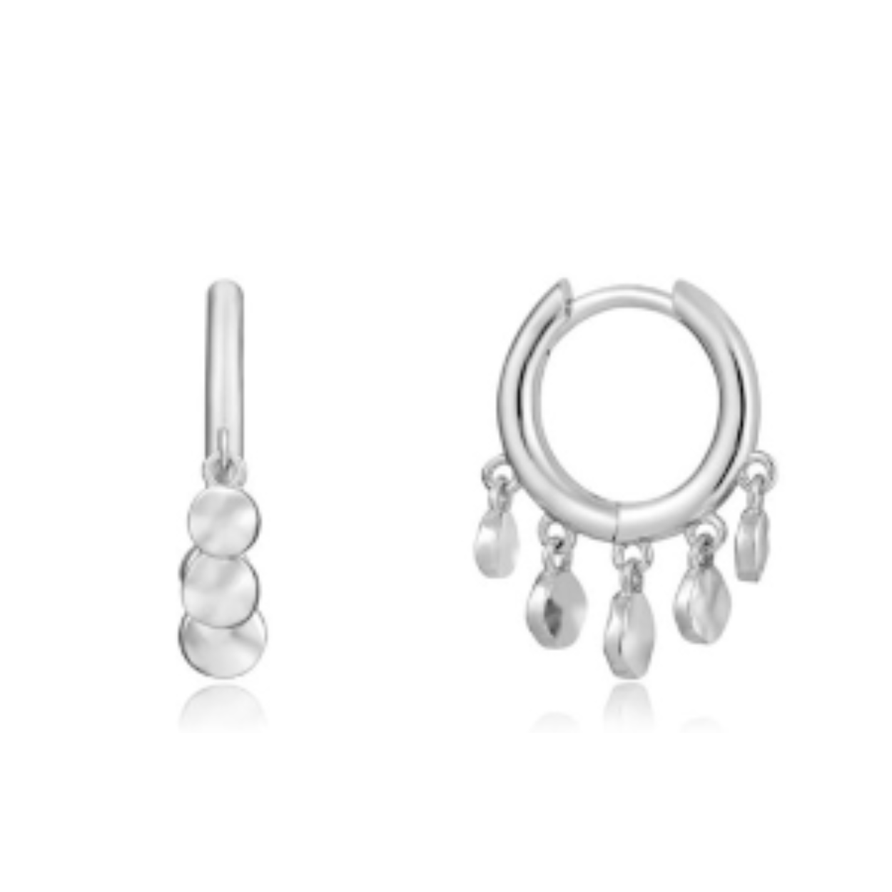 MINI DISC HUGGIE HOOPS Klein van formaat maar maakt een grote impact! Deze zilveren Mini Disc Huggie Hoops van Ania Haie zijn perfect voor je dagelijkse look!
– 925 zilver gerhodineerd 
– 1,6cm