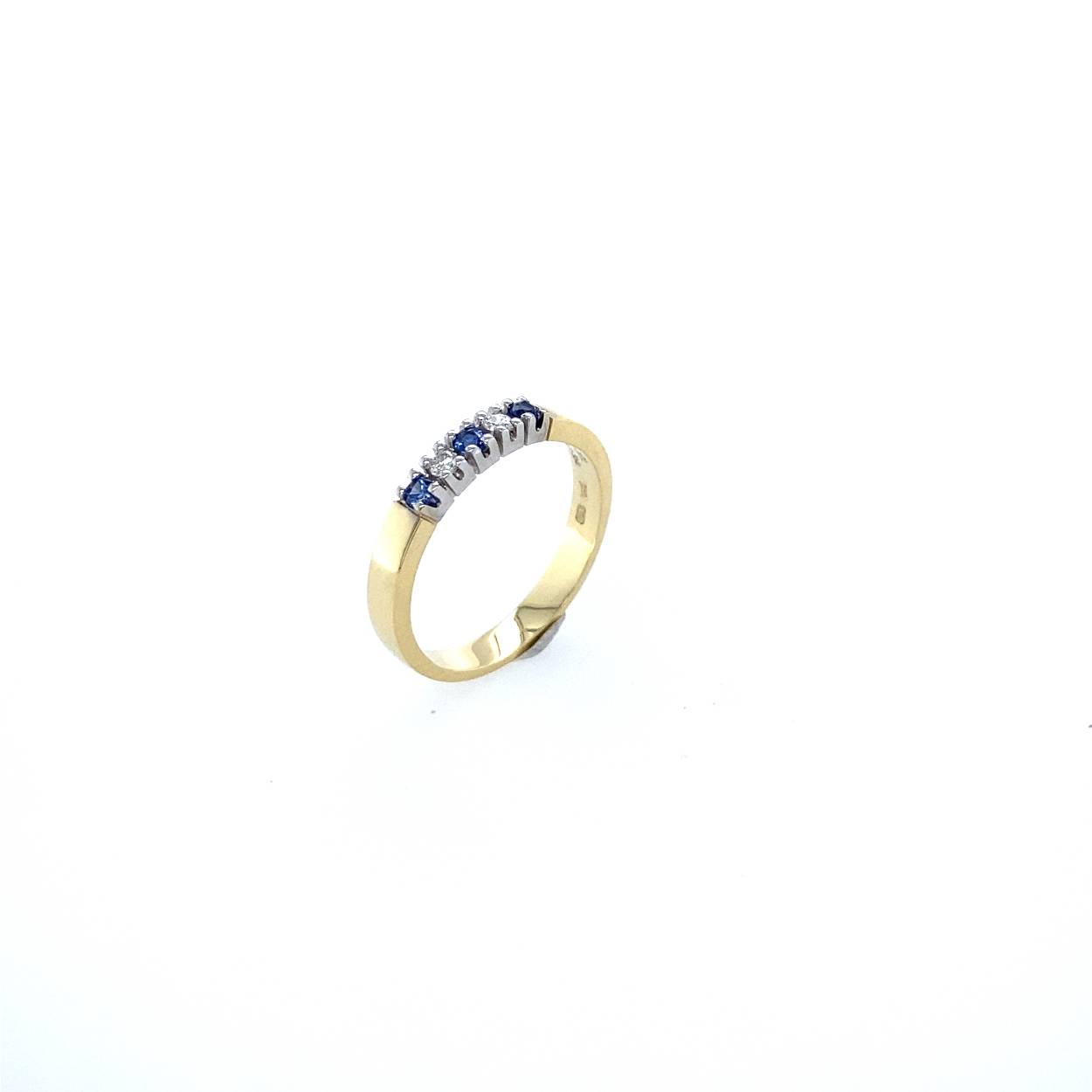 bicolor gouden rijring R&C model 1700 met briljant en saffier 
2x 0.03 srt briljant