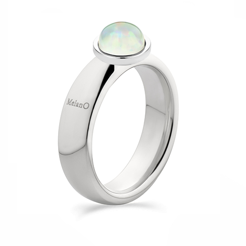 De Melano Vivid Vicky ring is voorzien van een verwisselbaar concept, hierdoor pas je het sieraad in een handomdraai aan op jouw outfit en/of mood. De ring is vervaardigd uit edelstaal en is voorzien van een ion-plating.

Let op! Steentje(s) zijn niet inbegrepen.

Maat: 6mm/ 17.75 (56)