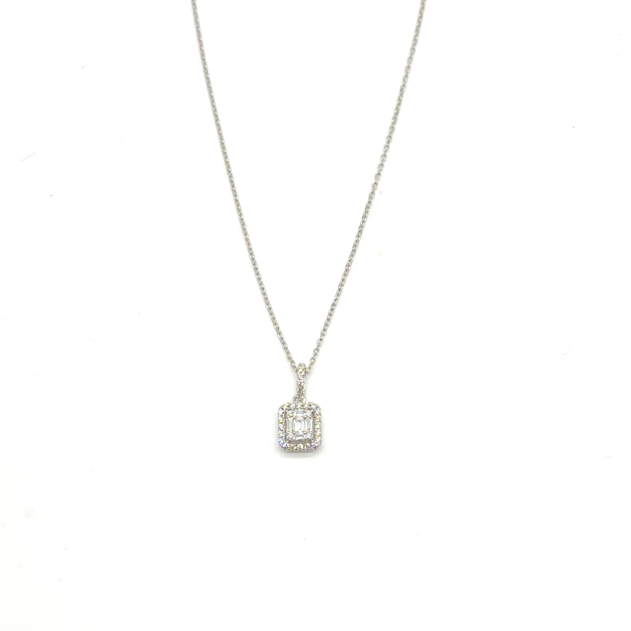 14k witgouden diamanten collier. hanger heeft 0.28 caraat aan diamanten met een TW/Si kwaliteit. ketting is 45 cm lang. 