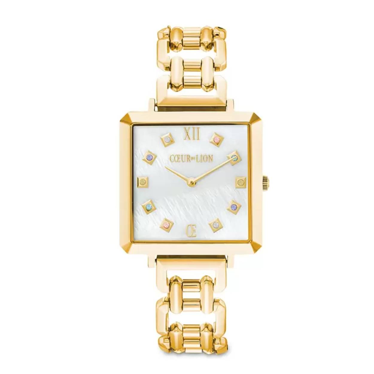 Geelverguld stalen horloge met vierkante schakelband parelmoer wijzerplaat
Het opwindende model horloge 7632-74-1632 vertegenwoordigt de unieke COEUR DE LION-designtaal. Geïnspireerd op het iconische GeoCUBE®-design heeft dit horloge strakke vormen en verhoudingen, wat ook terugkomt op de witte parelmoer wijzerplaat bezet met sprankelende GeoCUBE®-kristallen in verschillende kleurtjes. De geelverguld stalen band van het horloge heeft aan weerskanten van de kast stoere vierkante, opengewerkte schakels, aan de onderkant van het horloge zijn de schakels dicht, twee van deze schakels zijn ook meteen sluitingen die verwijderbaar zijn waardoor u gemakkelijk zelf het horloge op maat kunt maken. 

Lengte van het horloge is 20 cm, U kunt zelf eventueel twee schakels verwijderen om het horloge in te korten, aan de achterkant zit een sluiting waarmee u de schakels kunt openen en verwijderen. Daarmee wordt de lengte van het horloge 18,5 cm of 17 cm. Mocht er nog een extra schakel uit moeten, zet dat dan in het opmerkingenvak, dan kunnen we dat verzorgen. 

Het horloge is prima te combineren met de geelvergulde GeoCUBE sieraden van Coeur de Lion.

Gebruikte materialen zijn: roestvrij staal, mineraal glas, Japans quartz uurwerk. 

Het horloge is 5ATM waterdicht, dat wil zeggen, geschikt om mee te douchen of eventjes te zwemmen aan het wateroppervlak, maar let op, grote temperatuurverschillen moeten vermeden worden. (Opwarmen op het strand en afkoelen in het water is raden we af).

U kunt hiermee niet onder water zwemmen of snorkelen. 

De vierkante kast is 3,2 x 3,2 cm. Breedte van het horloge bandje is 16 mm.  

Het horloge wordt geleverd in een horlogedoosje, met echtheidscertificaatje. 